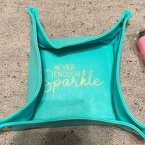 “Catch all” tray